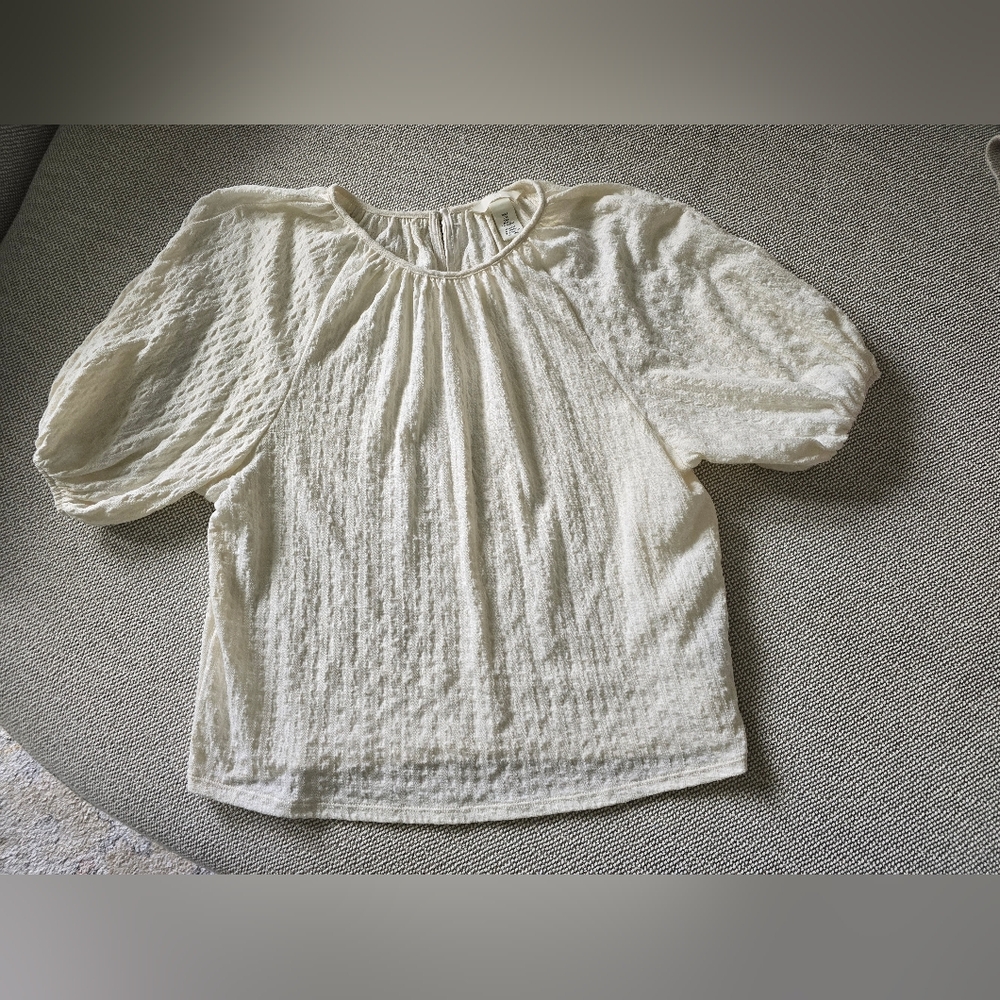 H&M Short Sleeve Off White Color Top Size Small